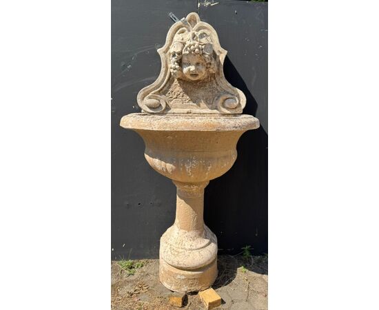 DARS687 - Cement wall fountain, 20th century, dimensions cm L 63 x D 40 x H 125