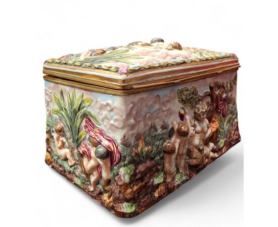Large Capodimonte porcelain box