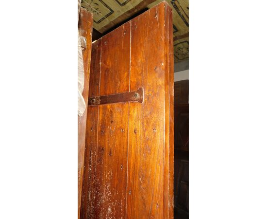 PTCI528 - Walnut entrance door, 18th century, measures cm W 105 x H 200