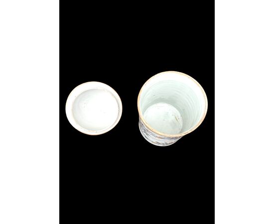Vaso -scatola con coperchio a decoro floreale.Manifattura di Felice Clerici.Milano