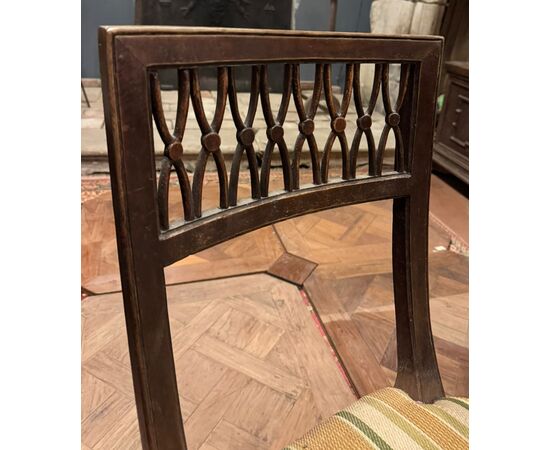 PANC167 - N. 4 chairs and an armchair in walnut, 18th/19th century, chairs cm W 47 x D 40 x H 86, armchair cm W 56 x D 47 x H 88