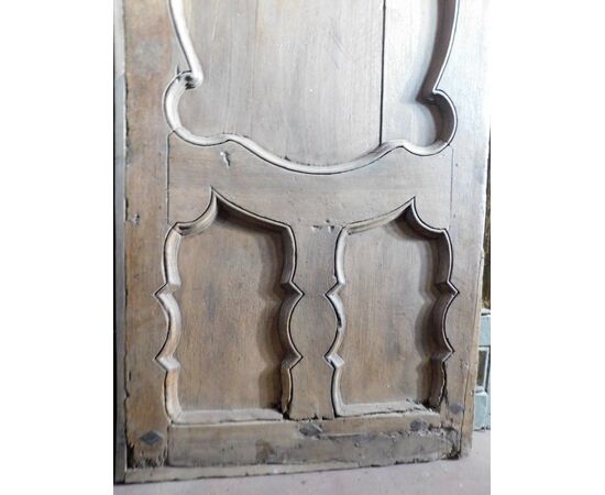 PTCI506 - Walnut entrance door, 18th century, dimensions cm W 91 x H 235