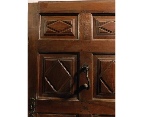 PTCI528 - Walnut entrance door, 18th century, measures cm W 105 x H 200