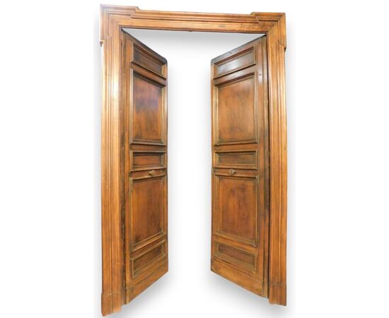 PTS356 - N. 3 walnut doors, carved panels, two with same frame + one with different frame, 17th century, different sizes