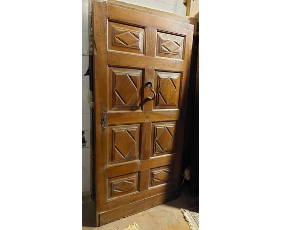 PTCI528 - Walnut entrance door, 18th century, measures cm W 105 x H 200