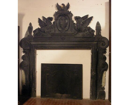 CHP009 - Rare Renaissance fireplace in slate, dating back to 1545, from Genoa, measures cm W 250 x H 250