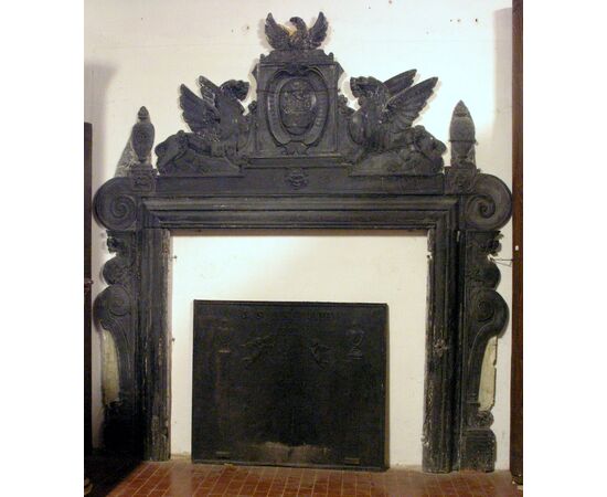 CHP009 - Rare Renaissance fireplace in slate, dating back to 1545, from Genoa, measures cm W 250 x H 250