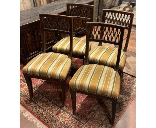 PANC167 - N. 4 chairs and an armchair in walnut, 18th/19th century, chairs cm W 47 x D 40 x H 86, armchair cm W 56 x D 47 x H 88