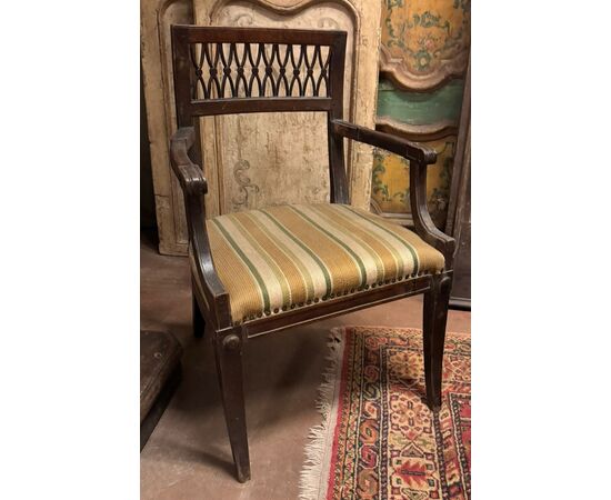 PANC167 - N. 4 chairs and an armchair in walnut, 18th/19th century, chairs cm W 47 x D 40 x H 86, armchair cm W 56 x D 47 x H 88