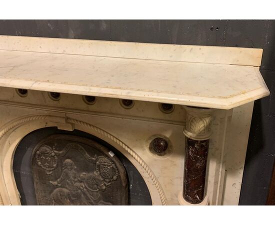 CHM714 - Carrara marble fireplace with Levanto Red marble inlays, 19th century, dimensions cm W 182 x H 130 x D 40