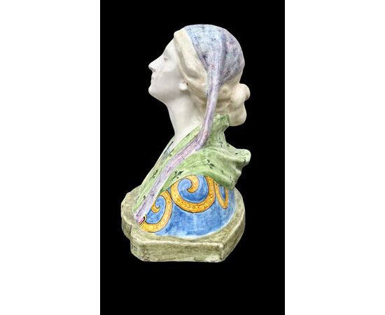 Busto in maiolica raffigurante Francesca.Manifattura Minghetti.Bologna.