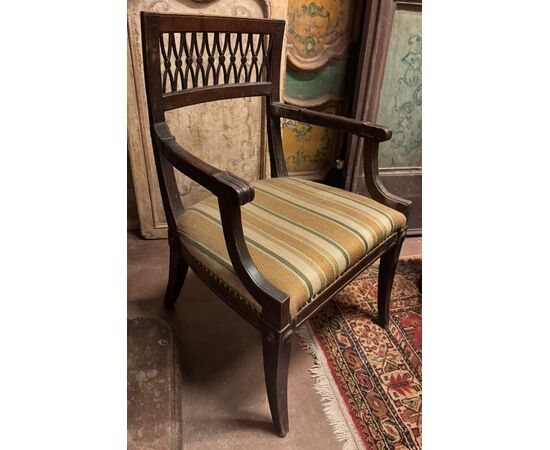 PANC167 - N. 4 chairs and an armchair in walnut, 18th/19th century, chairs cm W 47 x D 40 x H 86, armchair cm W 56 x D 47 x H 88