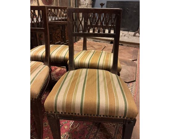 PANC167 - N. 4 chairs and an armchair in walnut, 18th/19th century, chairs cm W 47 x D 40 x H 86, armchair cm W 56 x D 47 x H 88