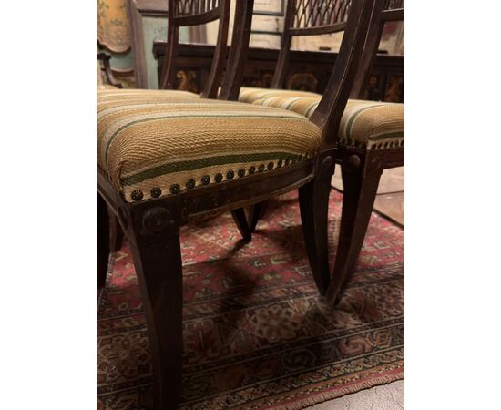 PANC167 - N. 4 chairs and an armchair in walnut, 18th/19th century, chairs cm W 47 x D 40 x H 86, armchair cm W 56 x D 47 x H 88