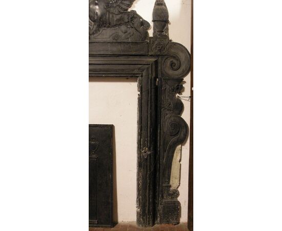 CHP009 - Rare Renaissance fireplace in slate, dating back to 1545, from Genoa, measures cm W 250 x H 250