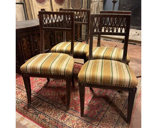 PANC167 - N. 4 chairs and an armchair in walnut, 18th/19th century, chairs cm W 47 x D 40 x H 86, armchair cm W 56 x D 47 x H 88