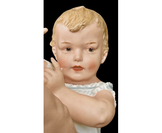 Bimbo in porcellana bisquit policroma.Manifattura Heuback.Germania.
