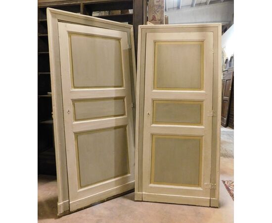 pts732 - pair of lacquered doors, with frame, Piedmont origin, 19th century     