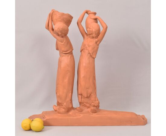 SCULTURE ART DECO IN TERRACOTTA, DONNE CON ANFORA, AMEDEO GENNARELLI, SCULTORE ITALIANO. (STTE98)