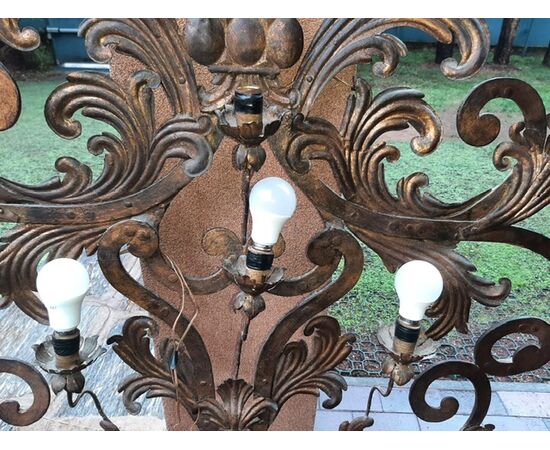 grande applique in metallo dorato cm. 95 x 60