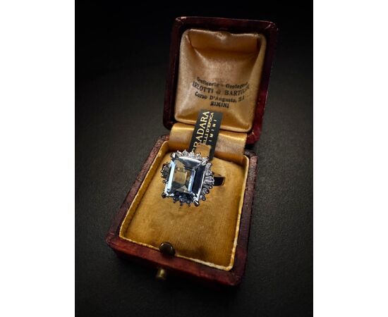 Anello  in  Platino  con  Acquamrina  e  Diamanti