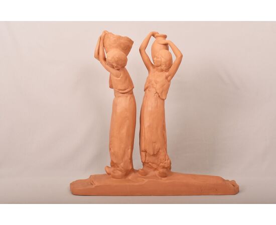 SCULTURE ART DECO IN TERRACOTTA, DONNE CON ANFORA, AMEDEO GENNARELLI, SCULTORE ITALIANO. (STTE98)