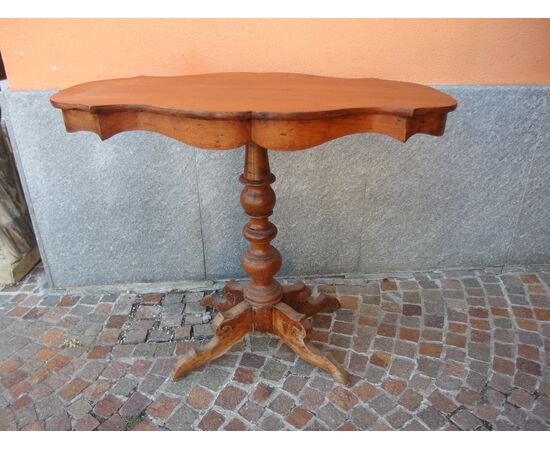 Louis Philippe style 19th century walnut biscuit table