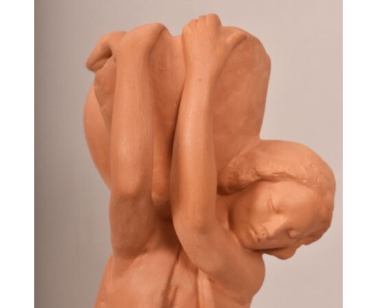 SCULTURE ART DECO IN TERRACOTTA, DONNE CON ANFORA, AMEDEO GENNARELLI, SCULTORE ITALIANO. (STTE98)