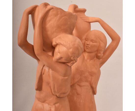 SCULTURE ART DECO IN TERRACOTTA, DONNE CON ANFORA, AMEDEO GENNARELLI, SCULTORE ITALIANO. (STTE98)