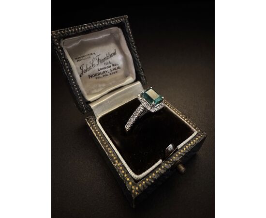 Anello  con Smeraldo  e  Diamanti