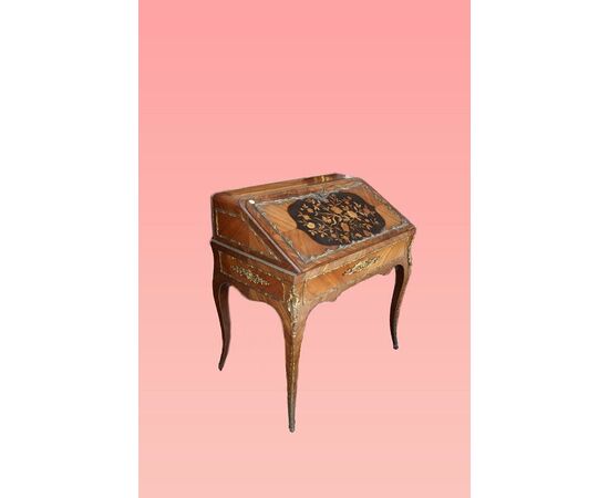 Ricca ribaltina Luigi XV intarsiata del 1800