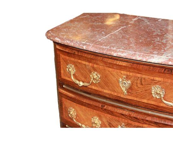Piccolo cassettone comoncino francese Stile Reggenza con 4 cassetti piano in marmo e bronzi dorati