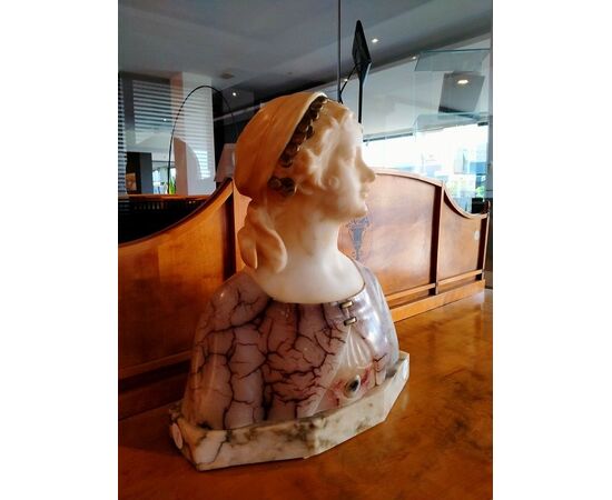 Mezzobusto di donna in alabastro del 1800 francese