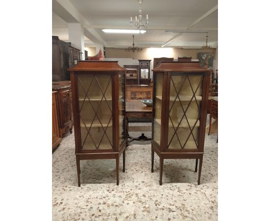 Coppia di antiche vetrine Inglesi del 1800 stile Vittoriano in mogano