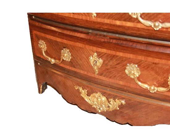 Piccolo cassettone comoncino francese Stile Reggenza con 4 cassetti piano in marmo e bronzi dorati