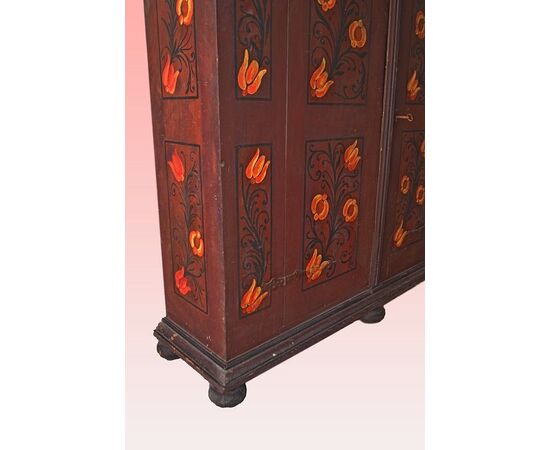 Bellissimo armadio tirolese del 1800 dipinto con fiori