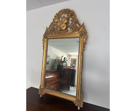 Specchiera in legno intagliato e dorato a foglia. Toscana epoca impero prima metà 800