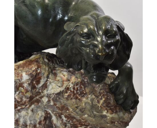 ANTICHE SCULTURE IN BRONZO, GRANDE LEONESSA, GIACOMO MERCULIANO, ART DECO, XX SECOLO. (STB103)