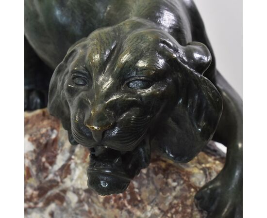 ANTICHE SCULTURE IN BRONZO, GRANDE LEONESSA, GIACOMO MERCULIANO, ART DECO, XX SECOLO. (STB103)