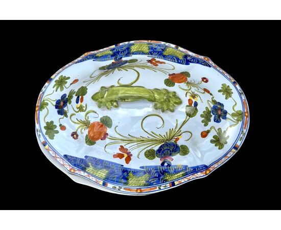 Zuppiera in maiolica con decoro al’garofano’.C.A.C.F . Faenza.
