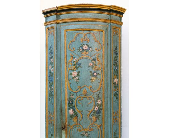 Rara coppia di angoliere laccate e dorate – Venezia, fine XVII / inizi XVIII secolo