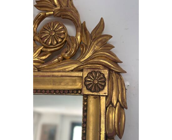 Specchiera in legno intagliato e dorato a foglia. Toscana epoca impero prima metà 800