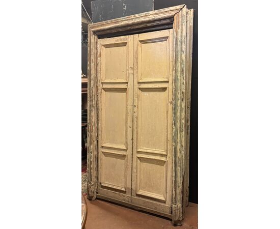 PTS897 - N. 4 Porte antiche laccate, con telaio, epoca '700, luce cm L 108 x H 212