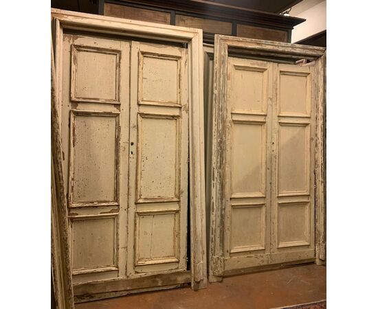 PTS897 - N. 4 Porte antiche laccate, con telaio, epoca '700, luce cm L 108 x H 212