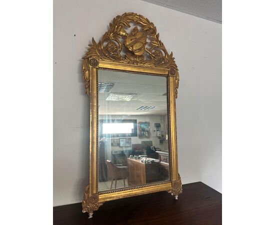 Specchiera in legno intagliato e dorato a foglia. Toscana epoca impero prima metà 800