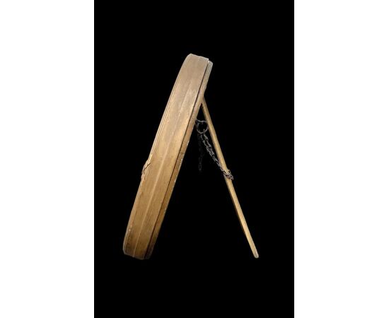 Specchio convesso ‘occhio della strega’ con cornice in legno dorato.