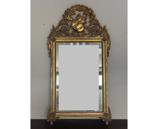 Specchiera in legno intagliato e dorato a foglia. Toscana epoca impero prima metà 800