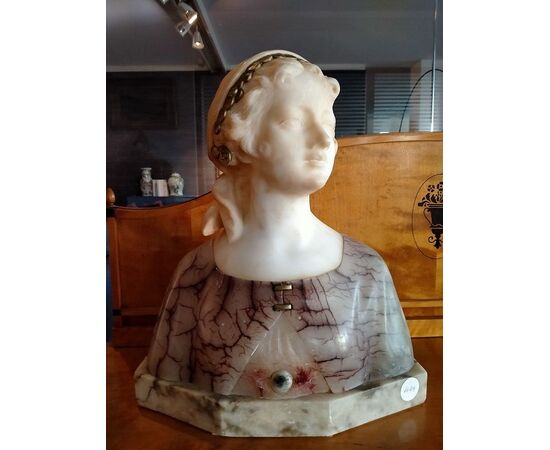 Mezzobusto di donna in alabastro del 1800 francese
