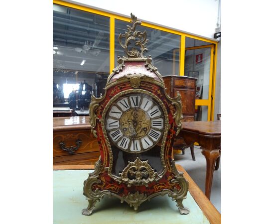 Orologio da tavolo Boulle in bronzo finemente cesellato prima metà 1900 Francia