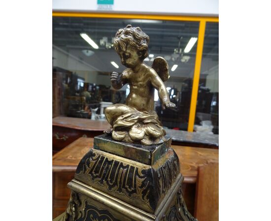 Orologio da tavolo Boulle in bronzo finemente cesellato 1874 Francia